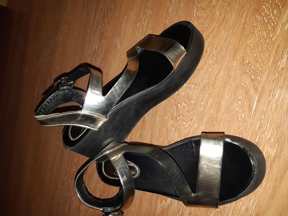 Босоножки на платформе , сандалии адидас.