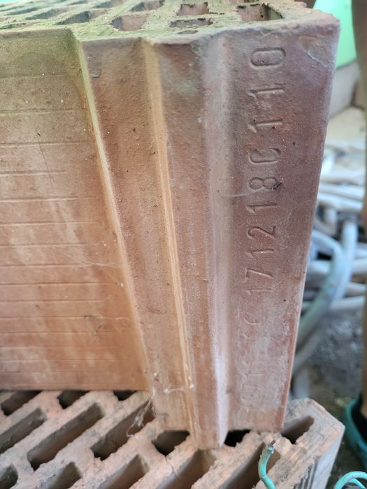 Materiale constructii ( caramida, cos fum, burlane)