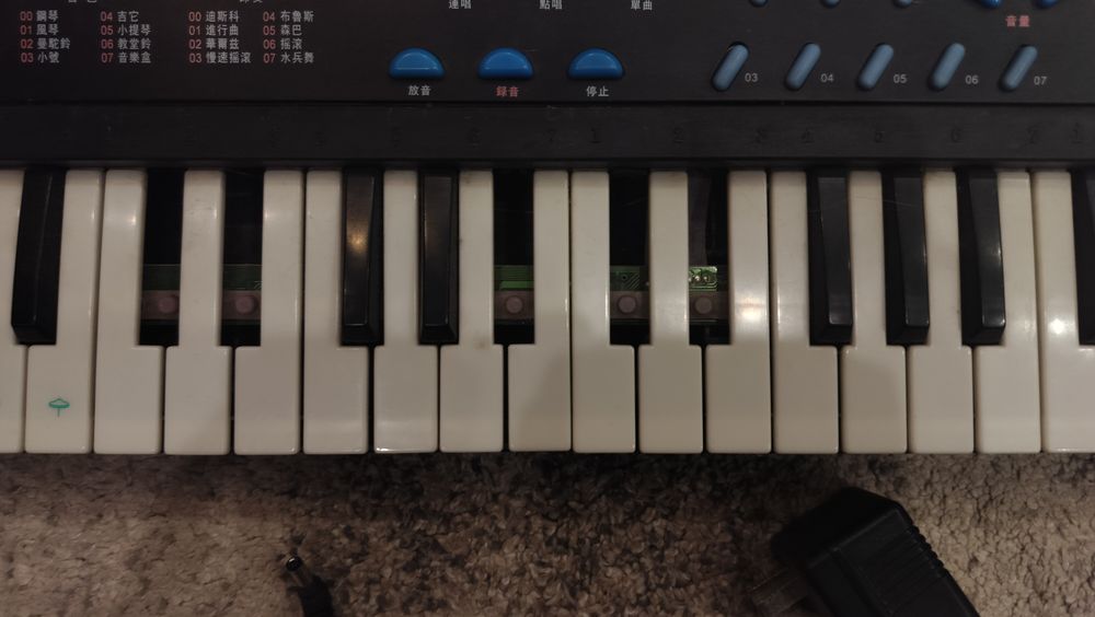 Продам детский синтезатор