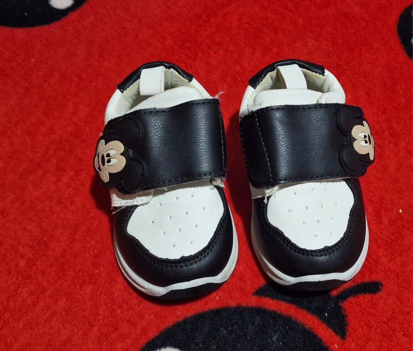 Adidași băiețel mickey marimea 21