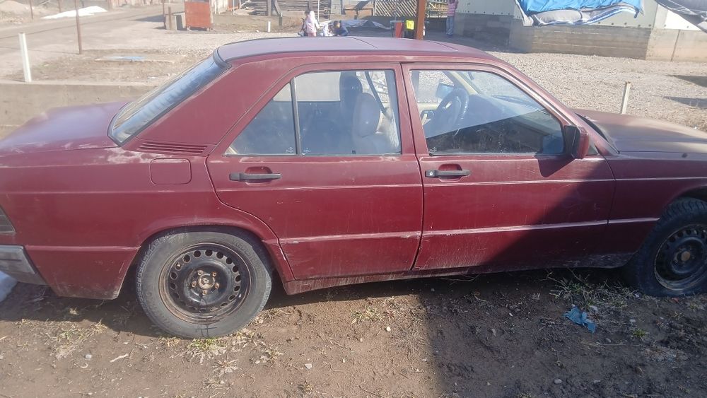 Мерседес 190 средний состояние