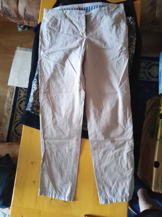 Дрехите са без забележки.Цената е на брой.