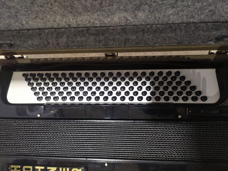 Акордеон Hohner 120 баса