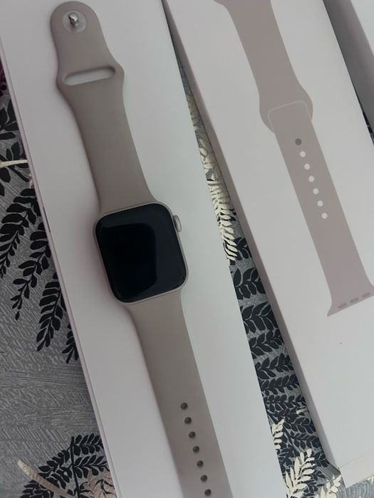 Iwatch se 2 gen 40 mm starlight aluminum case