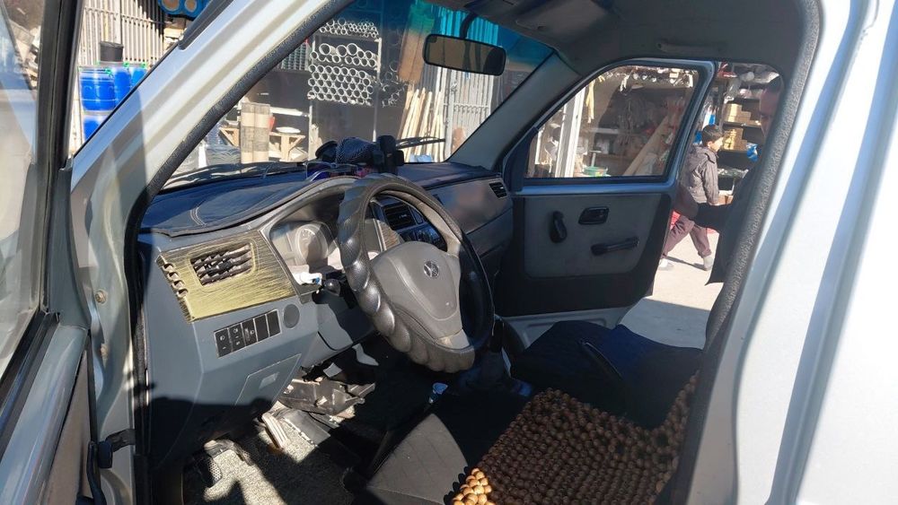 Shenarey t30  Sotiladi srochna 2 tonna oladi bemalol 2015 yili  egasin