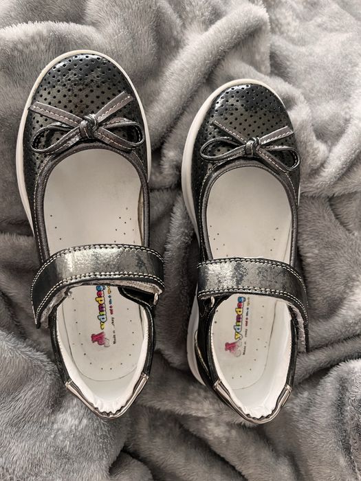 Детскинобувки с ортопедична подметка