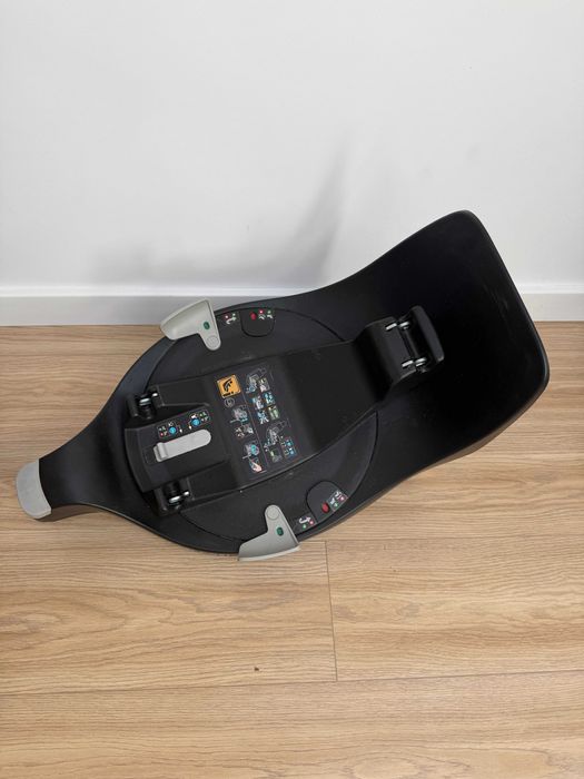Scaun auto MAXI COSI PEARL 360 + Isofix Family Fix 360 intre 40 cm si 105 cm