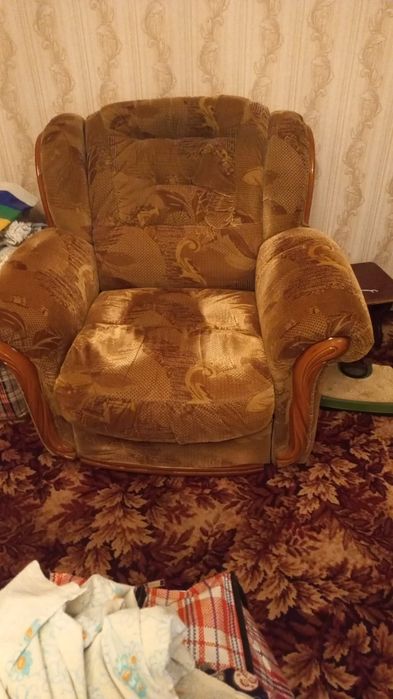 Отдам даром диван с креслом