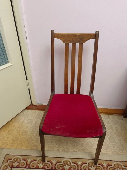 Деревянный ретро стул