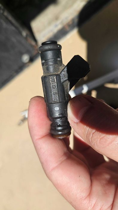 Инжектори и рейка, бобини, кулер vw polo 9n 1.8t 06a906031ba