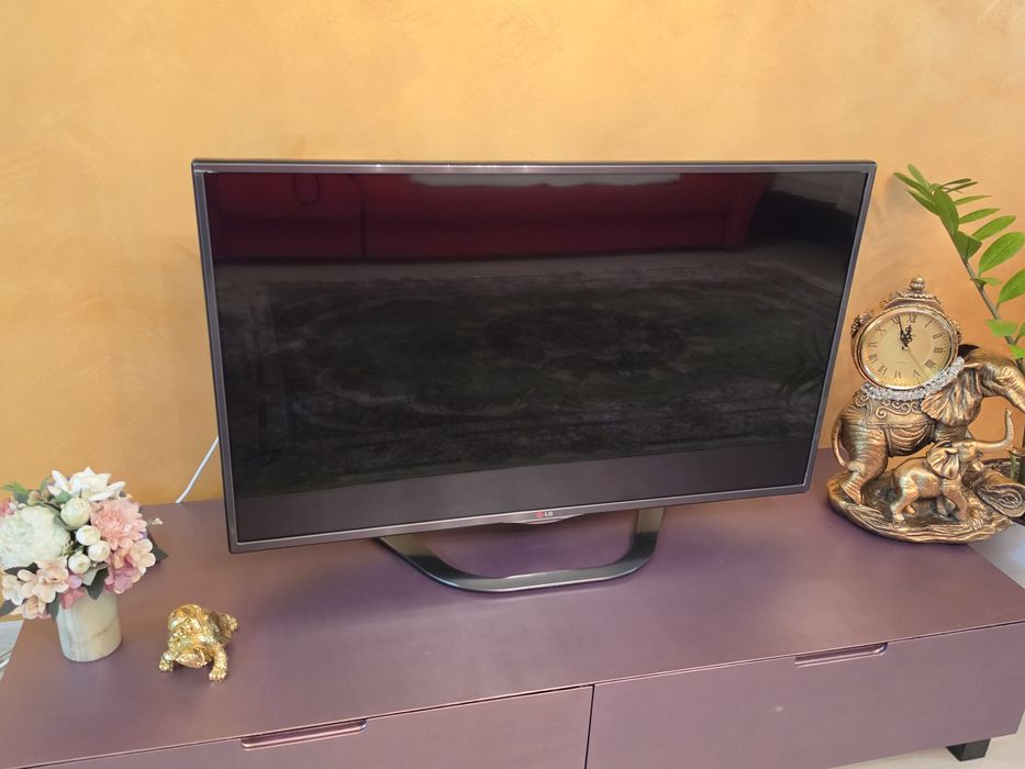Телевизор LG в идеальном состоянии