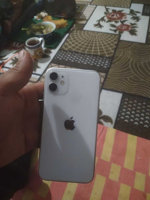 Srochna Iphone 11 (64Gb) sotiladi