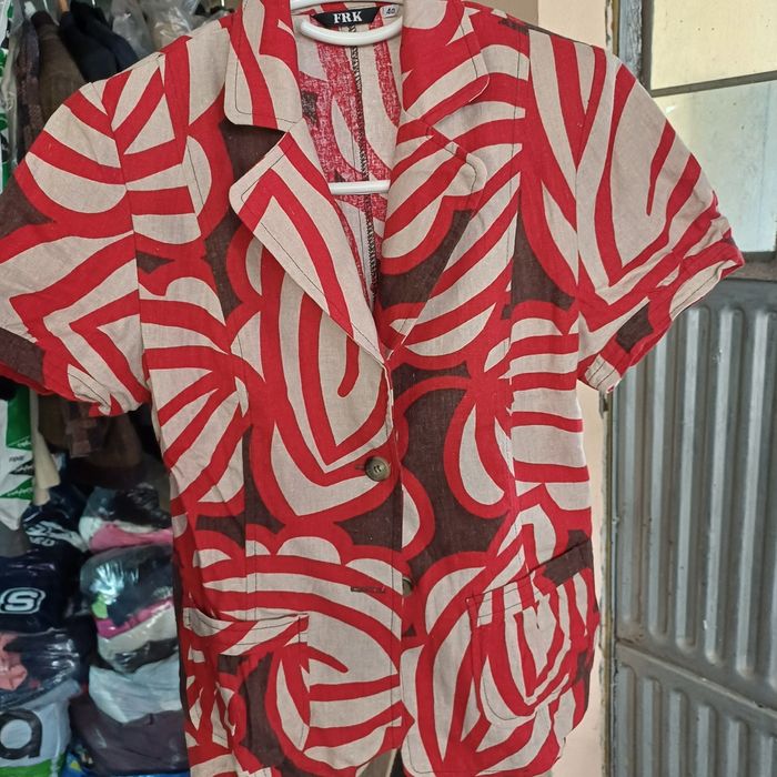 Спешно.Продавам нови дамски дрехи.