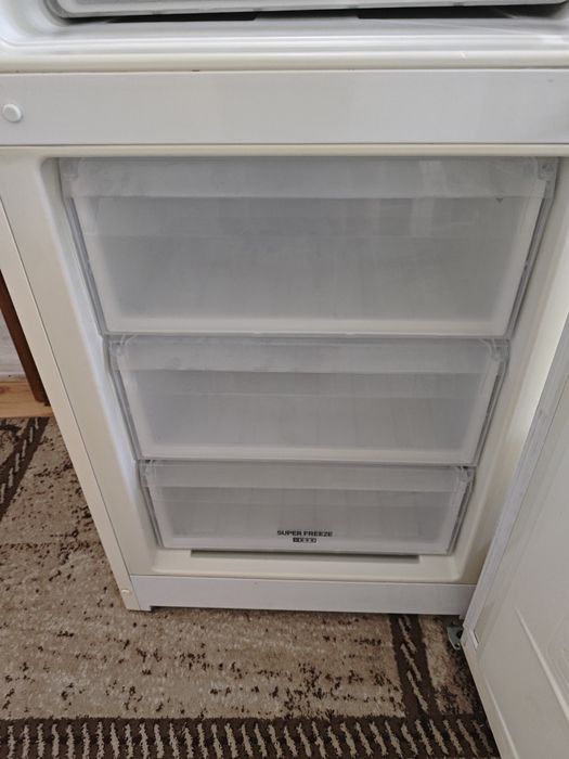 Продам холодильник Аристон Хотпоинт