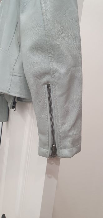 Продам куртку кожаную