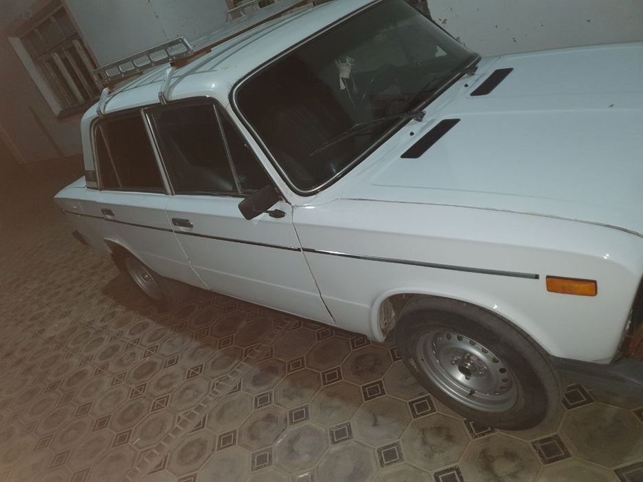 Машина жигули,  бежевая