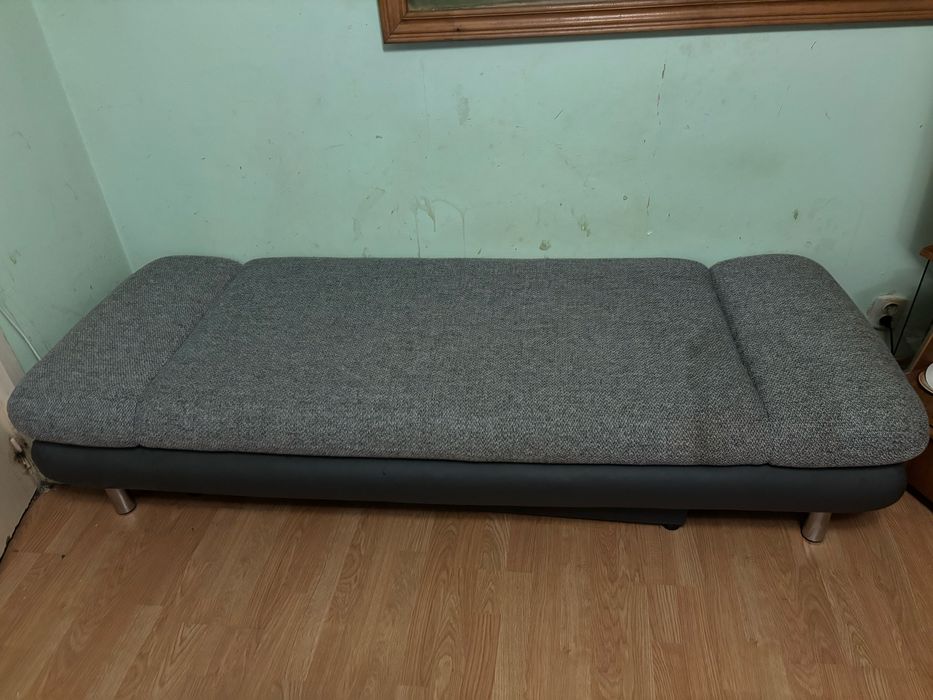 Vand Canapea pretul negociabil