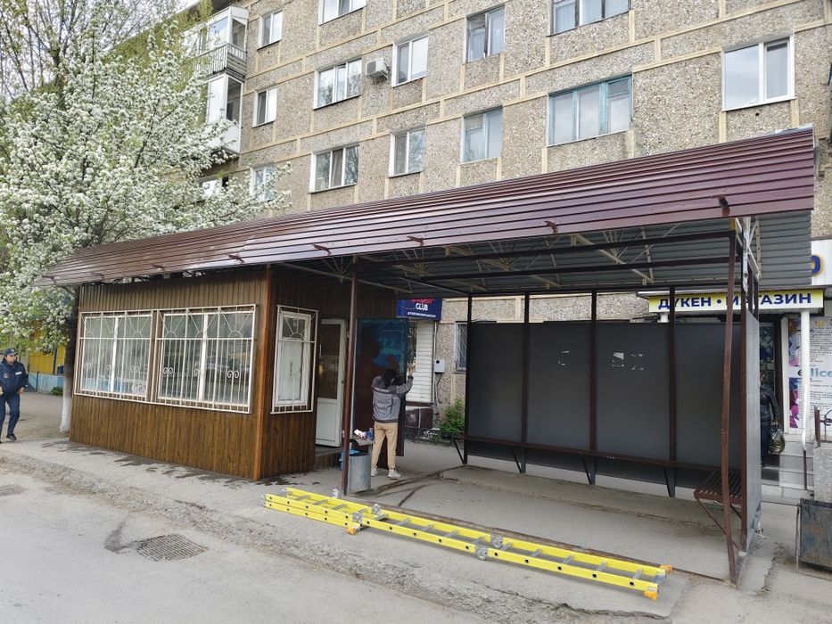 Продам киоск вместе с остановкой