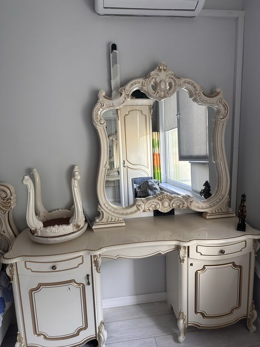 Спальная гарнитура продается