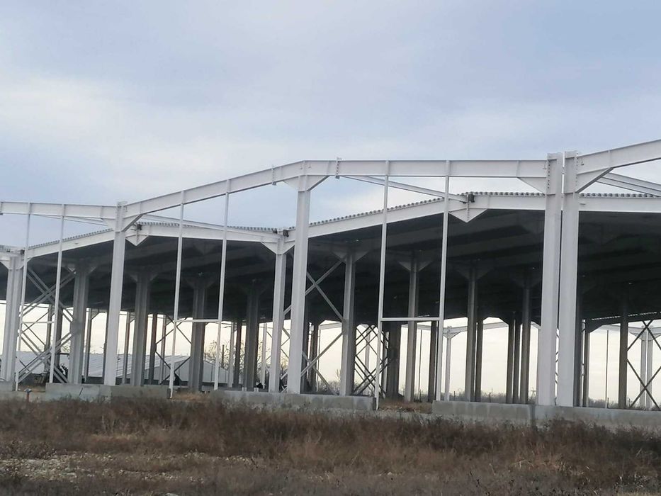 Vând structuri metalice și hale complete