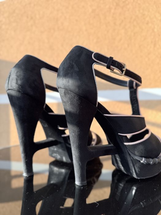 Роскошни обувки Yves Saint Laurent (оригинал)