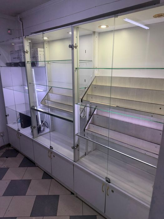 Витрина продам в хорошем состоянии