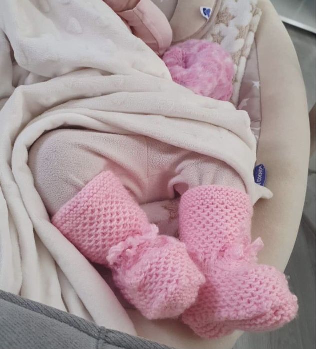 Бебешки ръчно плетени терлички