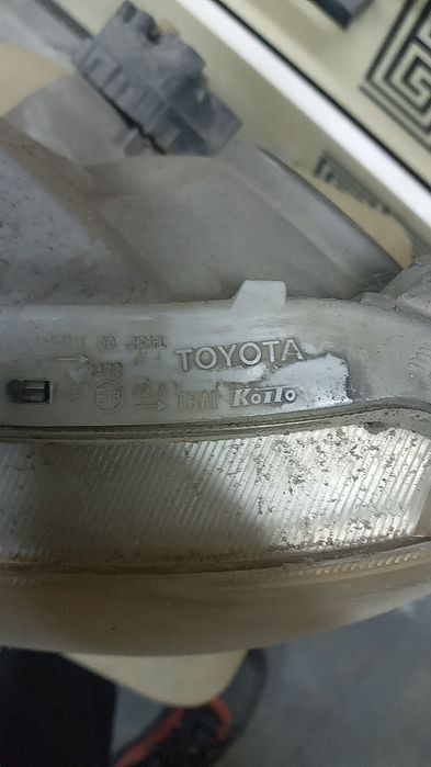 Фара левая тойота фортюнер 2006