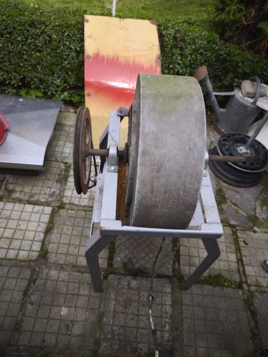 Камък за заточване на ножове и инструменти