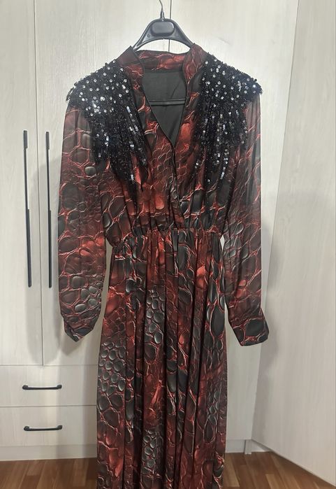 Продам винтажное красно-черное платье