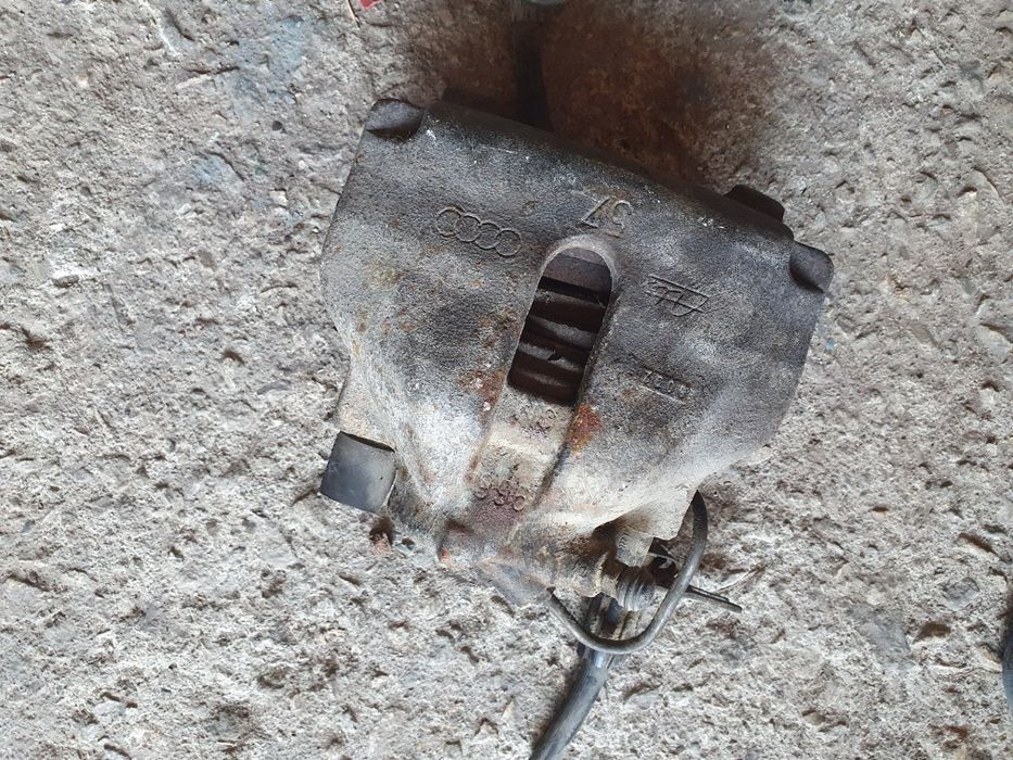Предни спирачни апарати Audi A4 B5 1.8i 125
