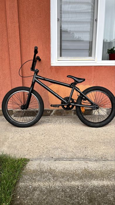 Vând Bicicleta BMX