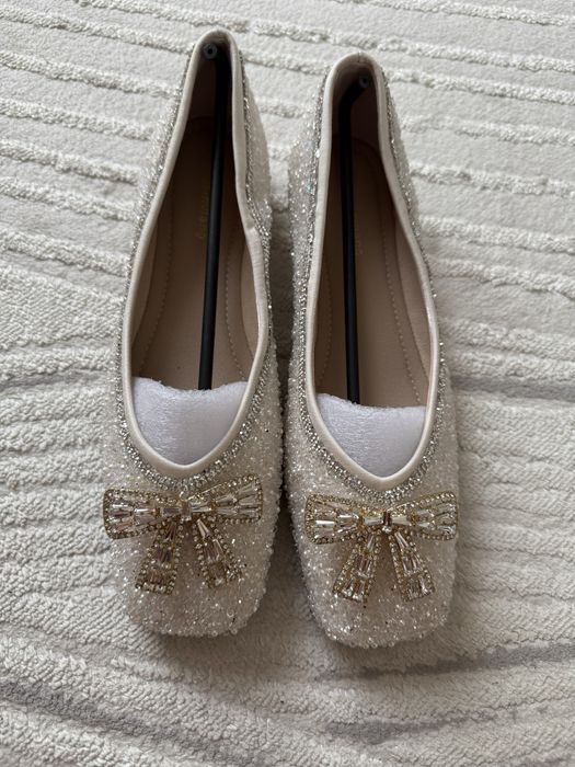 Нежные балетки со стразами