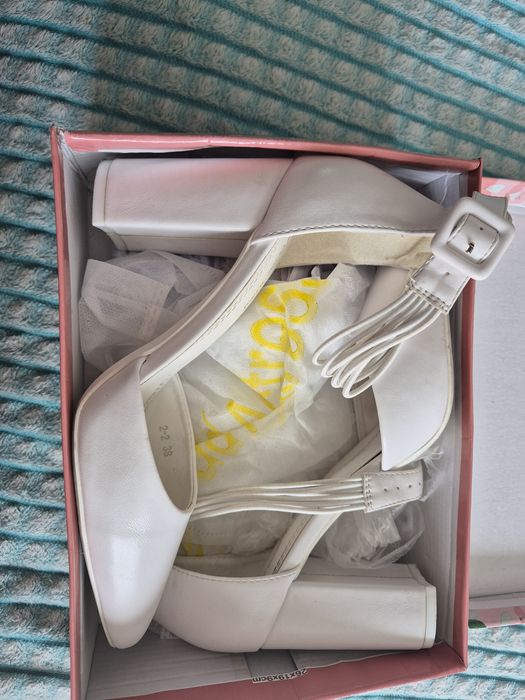Продам босоножки 38 размер