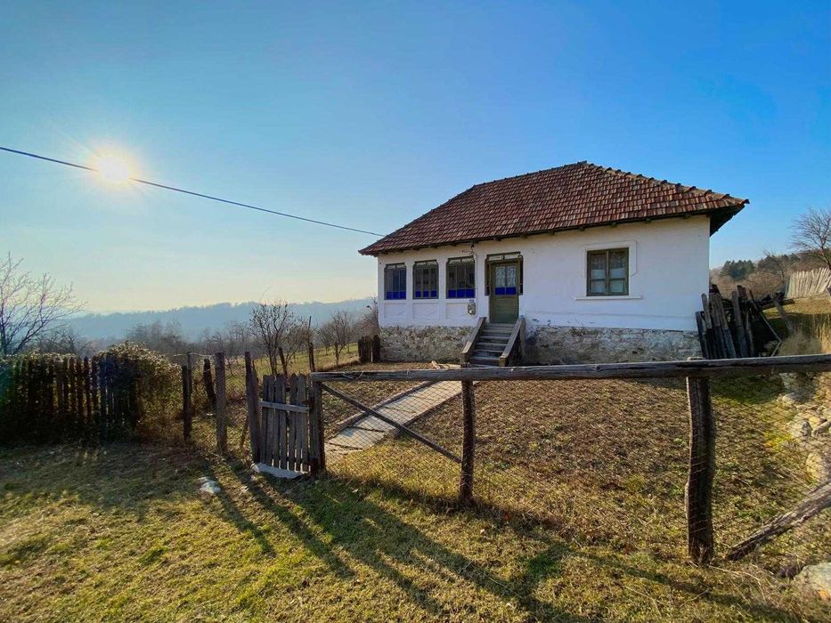 Casă tradițională și teren generos într-o zonă turistică cu mare potențial