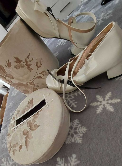 Елегантна булченска рокля, комплект с обувки, бяла дълга рокля и още