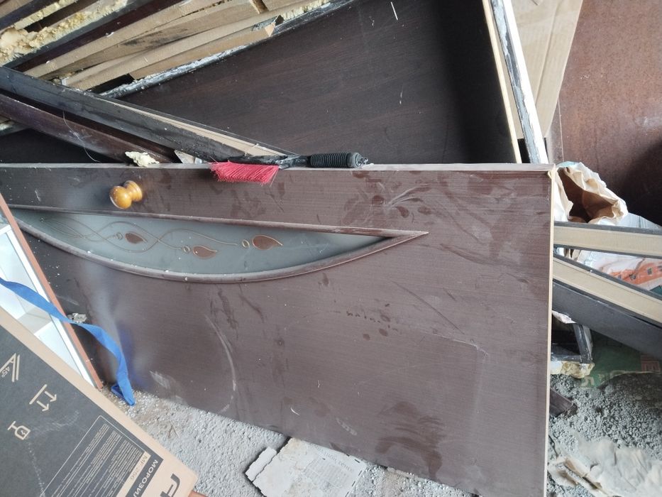 Продается двери, линолеум