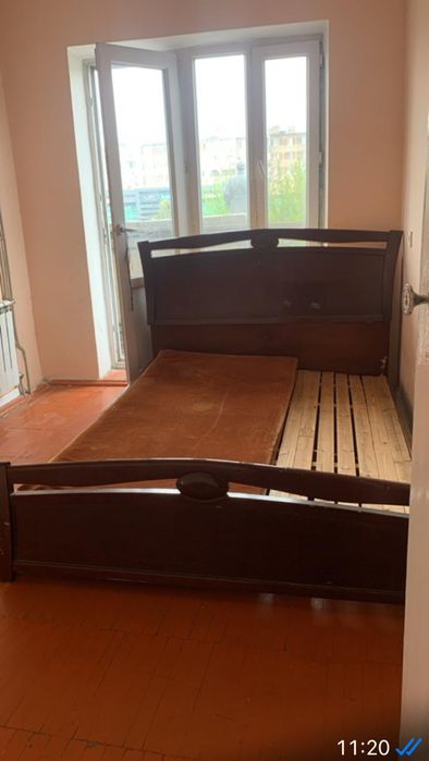 Диван , парта , кровать ,зеркало