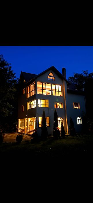 vila in padure curte mare , loc. Mislea, Prahova