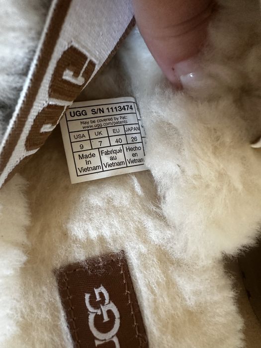 Ugg-uri aproape noi,o singura purtare