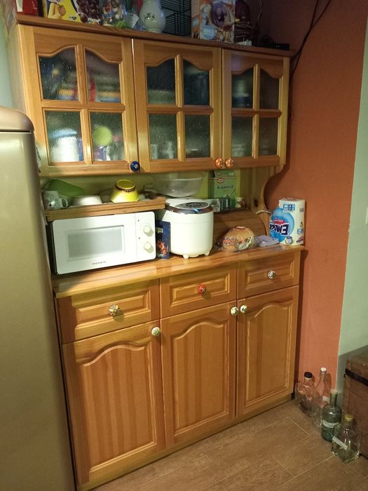 Голям кухненски бюфет