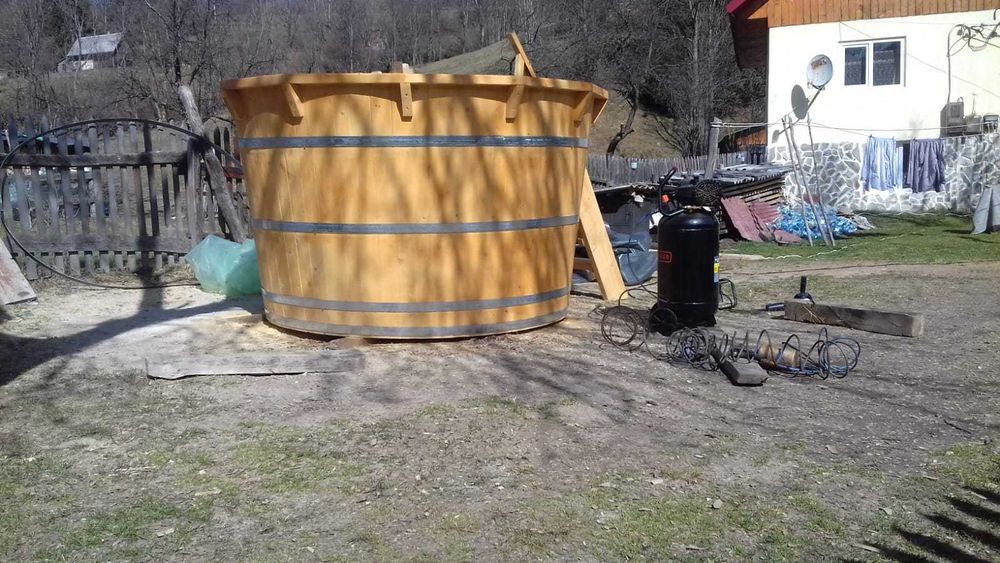 Ciubar din lemn pentru baie