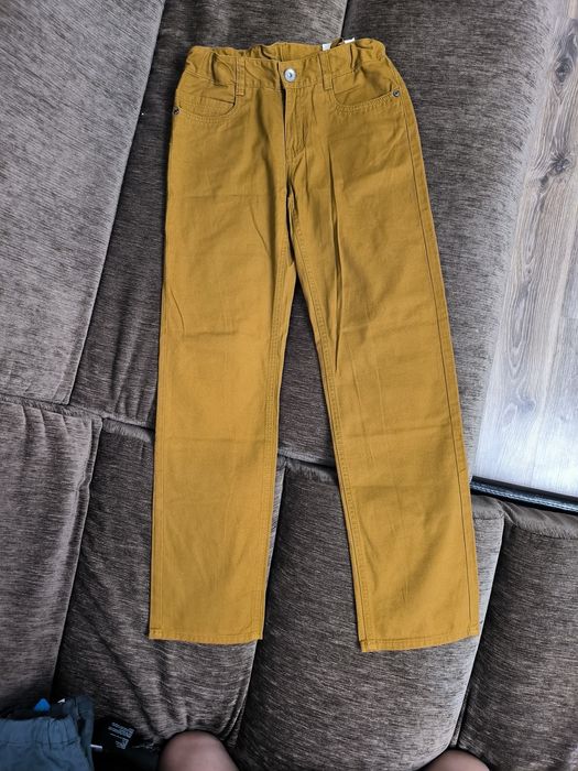 Продам отличные джинсы, брюки на мальчика