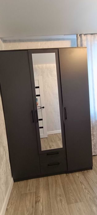 Продаю вместительный шкаф для одежды