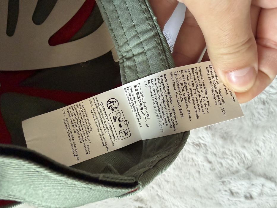 Hugo sapca unisex culoare verde masliniu cu logo rosu marime universala noua originala