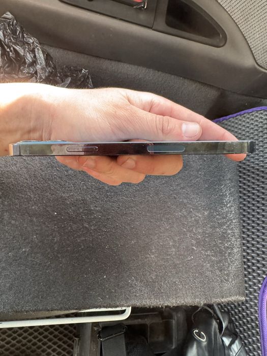 Айфон 12 про продам заблокированный