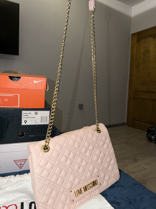 Чисто нова чанта Moschino