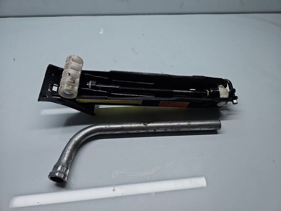 Set cric si cheie AUDI A6 (4G2, C7) S-line [Fabr 2012-2017] 8N0012219/