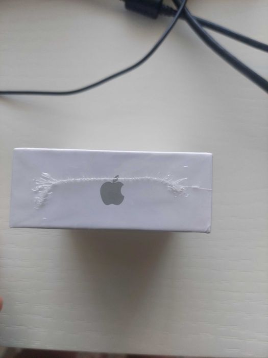 Продам наушники Airpods 4