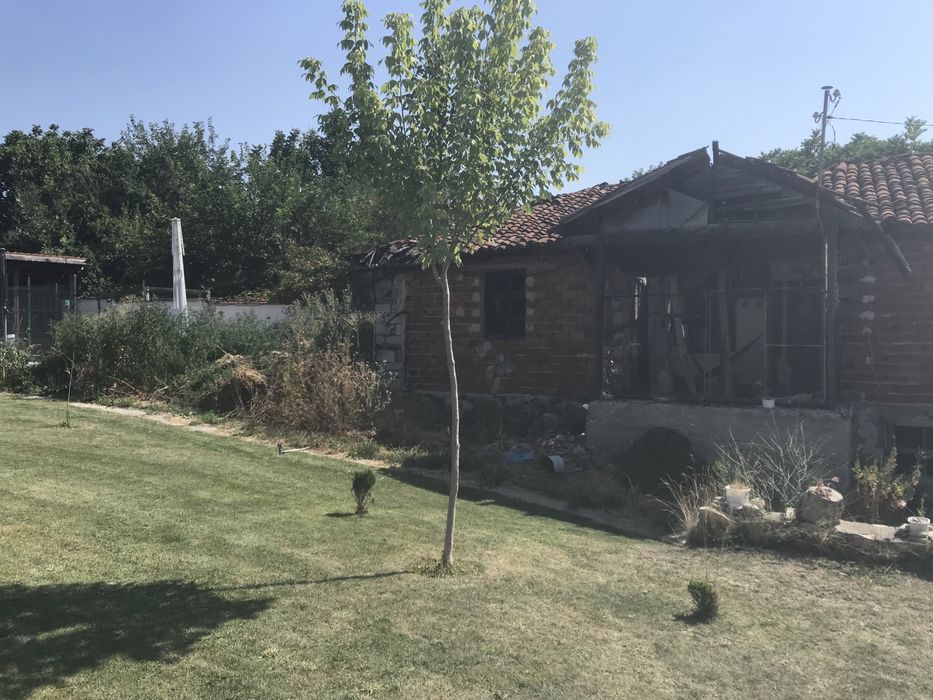 Имот в село Брягово на 50 км от град Пловдив в полите на Родопите